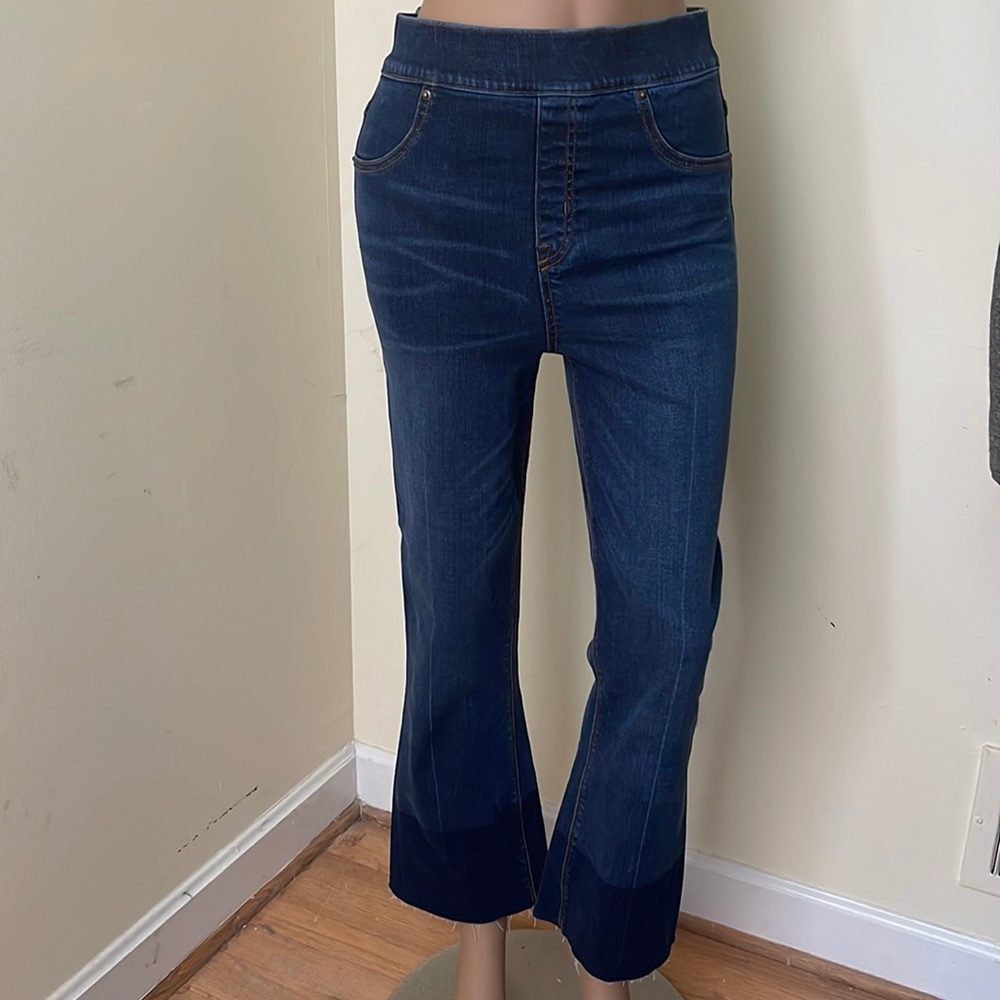 Spanx Stretch Cut-off Cropped Flare Slimming Denim Jeans SZ M Never Worn NWOT